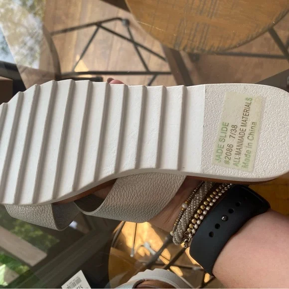 Comfort Slides - Picture 3 of 5